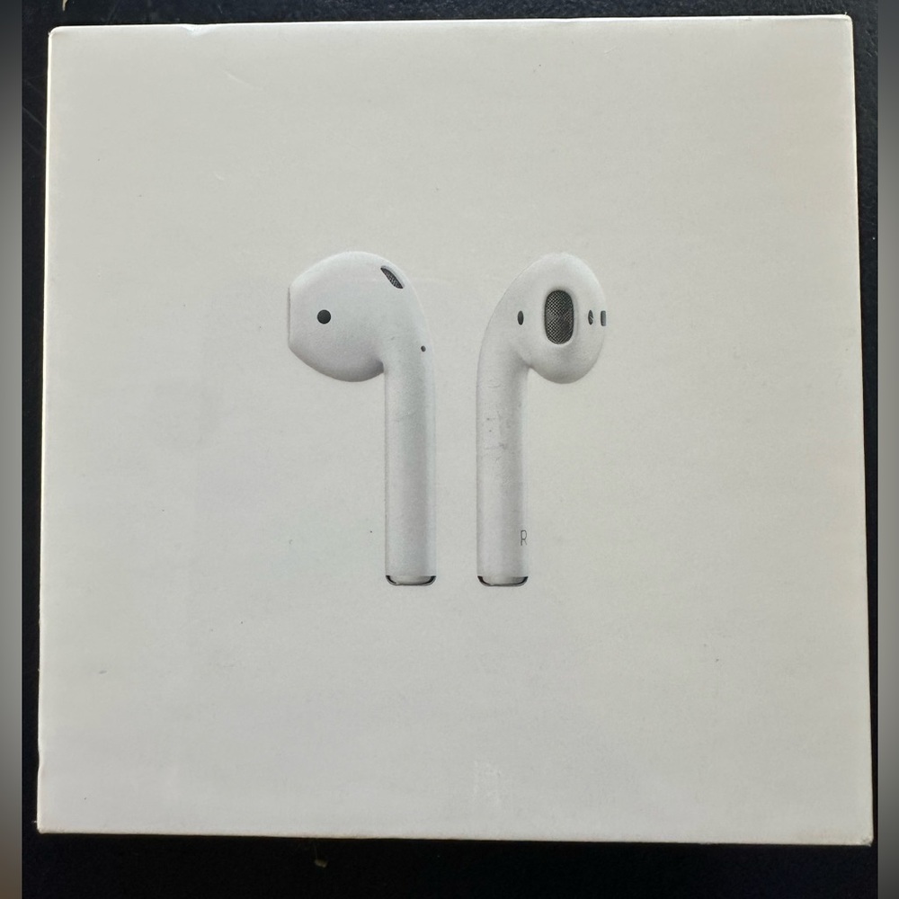 Apple AirPods in Classic White